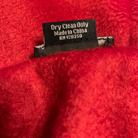 100% cashmere red scarf with fringe ❄️ - Picture 6 of 6